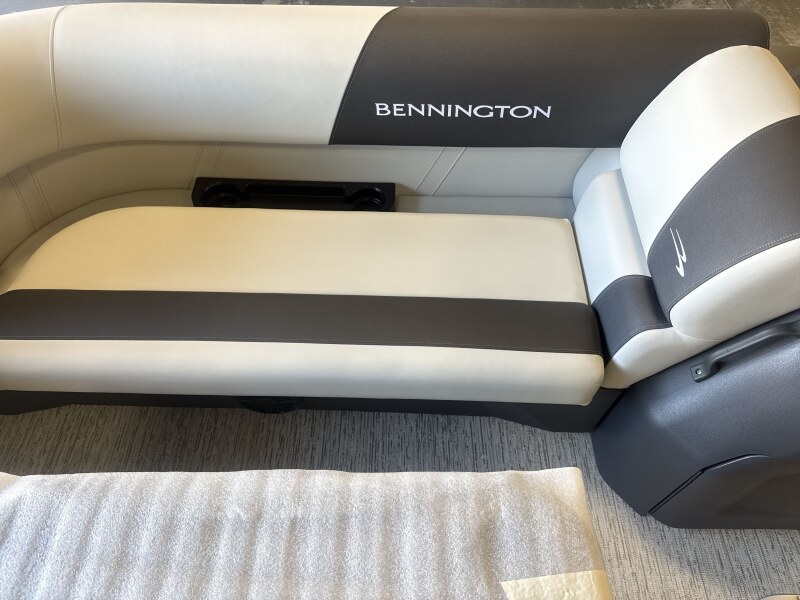 2027 Bennington 22 SSR Boat