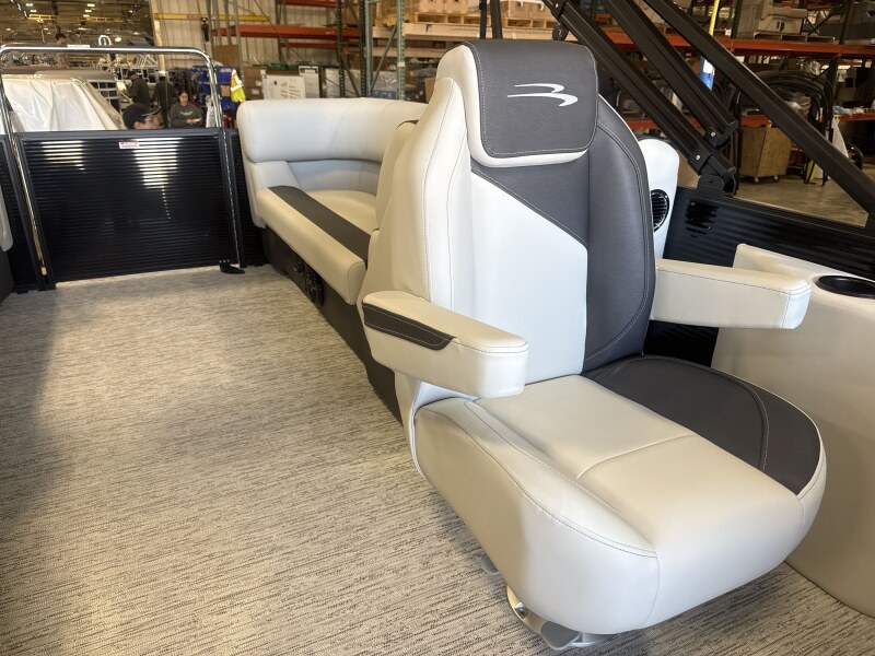 2027 Bennington 22 SSR Boat