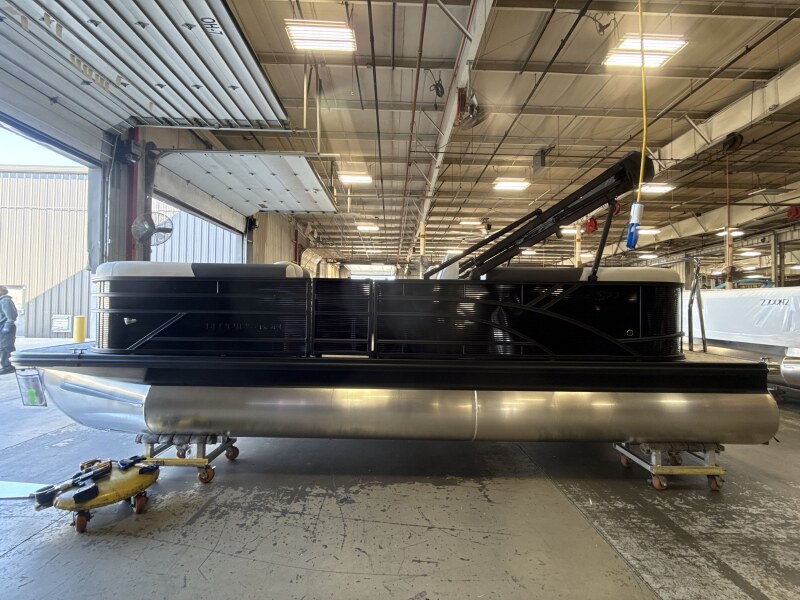 2027 Bennington 22 SSR Boat