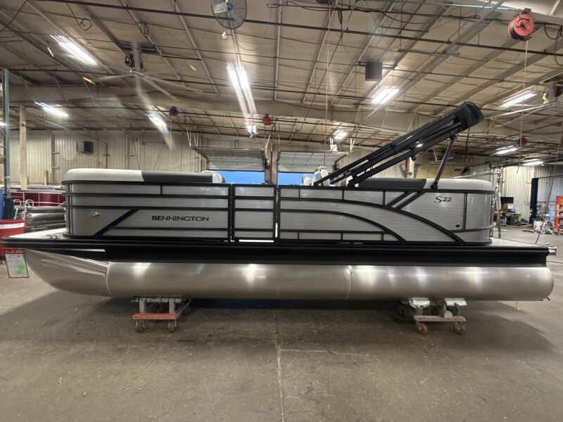 2027 Bennington 22 SSR Boat