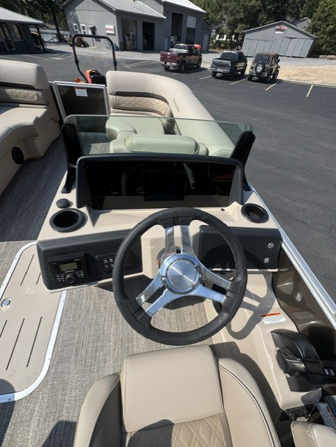 2026 Bennington 22 SSR Boat