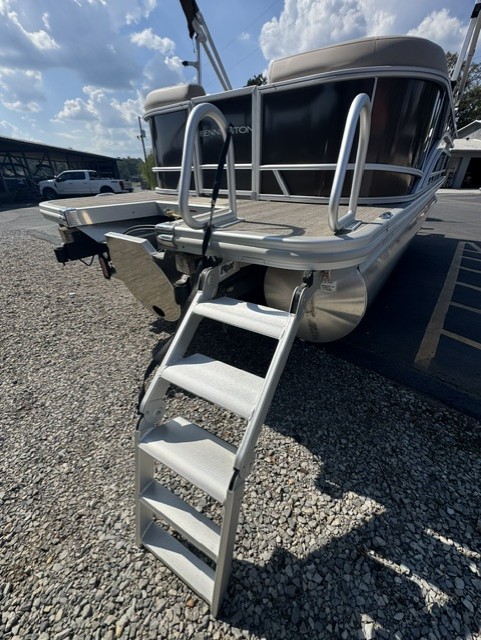 2026 Bennington 22 SSR Boat