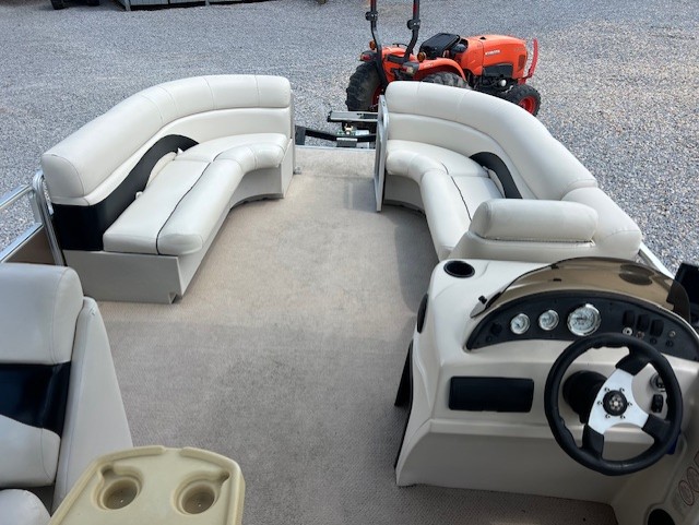 2011 cypress cay Seabreeze 230 Boat